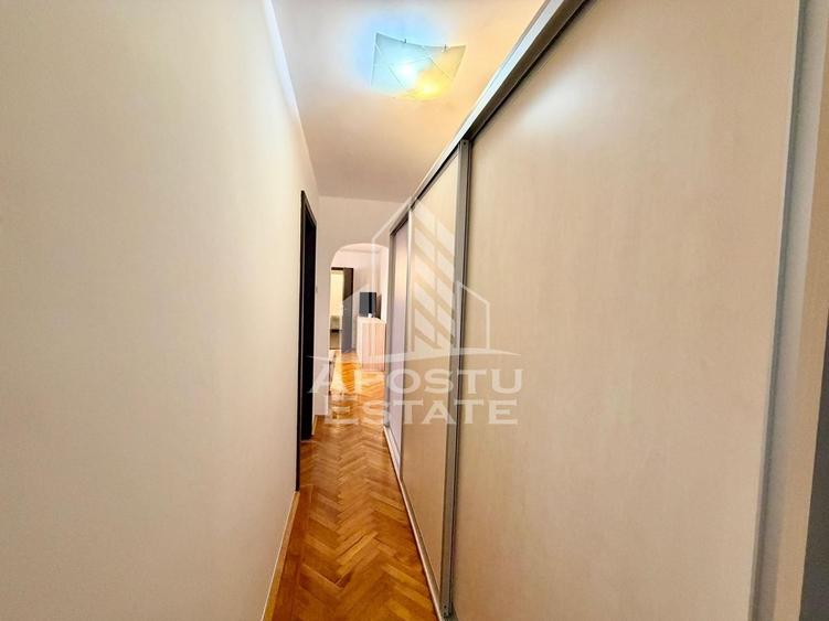 Apartament cu 3 camere semidecomandat, mobilat în Circumvalațiunii