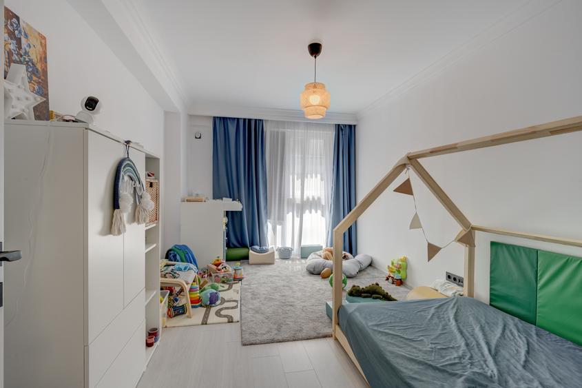 Apartament cu 3 camere decomandat în Titan