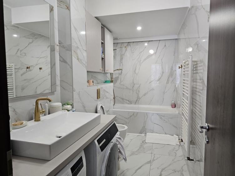 Apartament cu 3 camere decomandat, mobilat în Soarelui