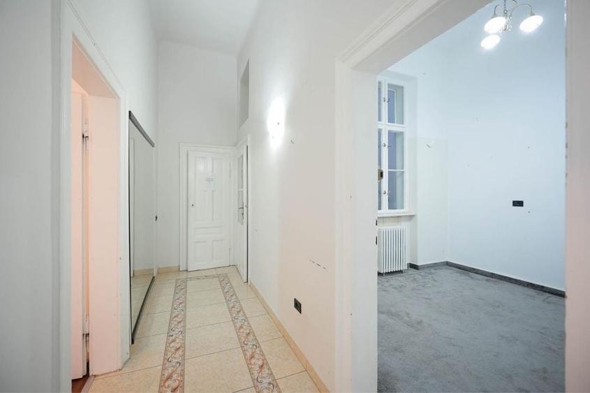 Apartament cu 4 camere semidecomandat în Ultracentral