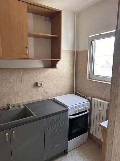 Garsonieră decomandată în UTA