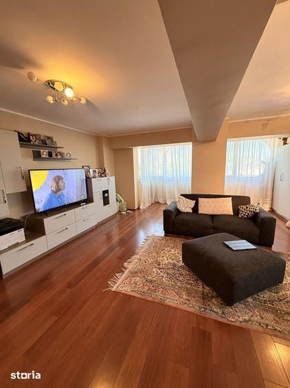 Apartament cu 4 camere, mobilat în Central