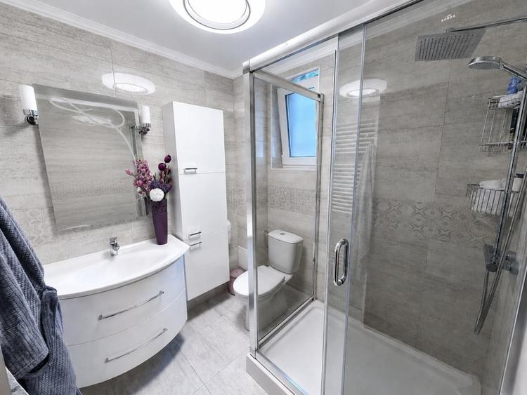 Casă individuală cu 4 camere cu Canalizare în Cetate
