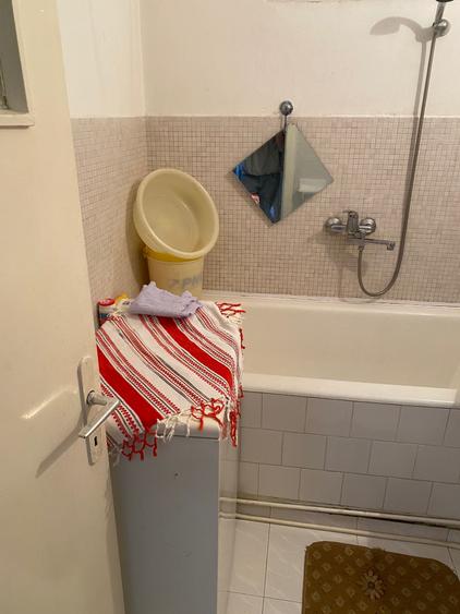 Apartament cu 3 camere semidecomandat în Central