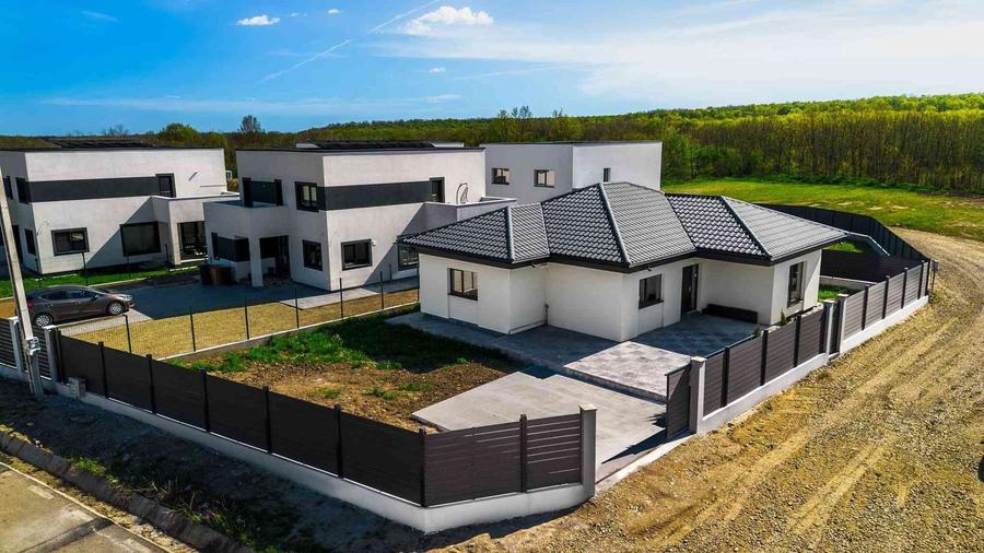 Casă individuală cu 3 camere cu Canalizare în Albota
