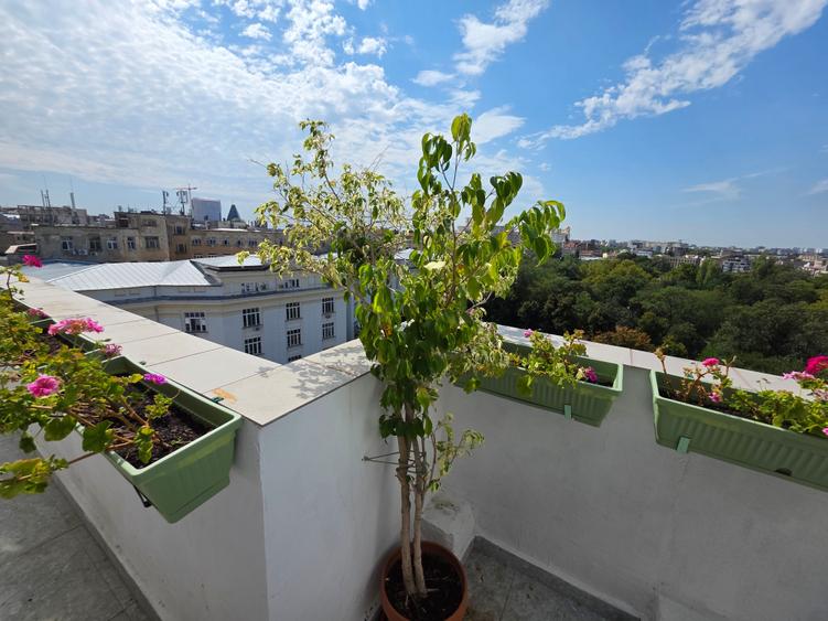 Apartament cu 3 camere semidecomandat în Cișmigiu