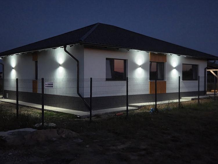 Casă individuală cu 4 camere cu Teren 500 Mp în Central