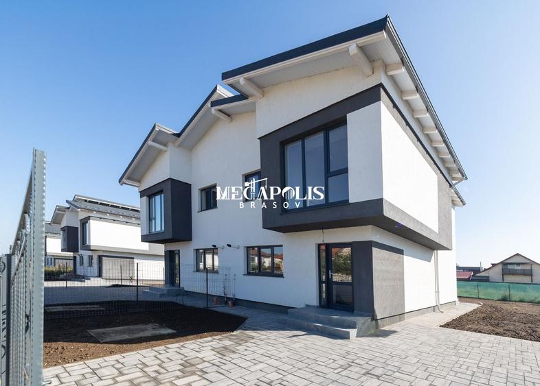 Duplex cu 4 camere cu Canalizare în Sânpetru