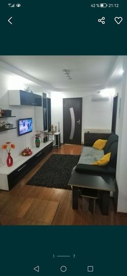 Apartament cu 3 camere semidecomandat în Debarcader