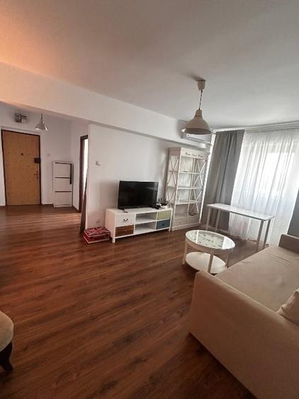 Apartament cu 2 camere semidecomandat, mobilat în 1 Mai