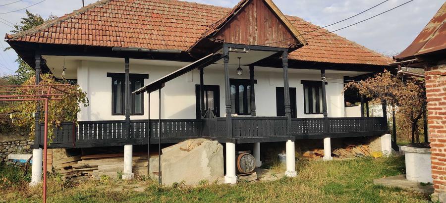 Casă cu 2 camere în Arcani