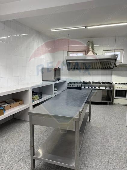 Casă cu 8 camere cu Teren 462 Mp în Central