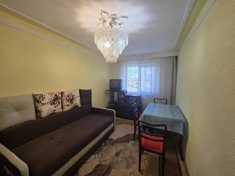 Apartament cu 2 camere semidecomandat în Filiași