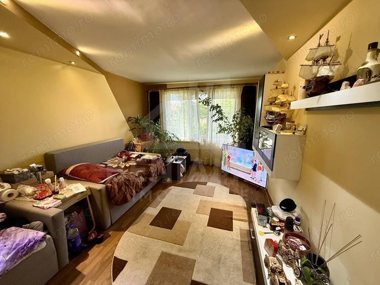 Apartament cu 3 camere decomandat în Craiter