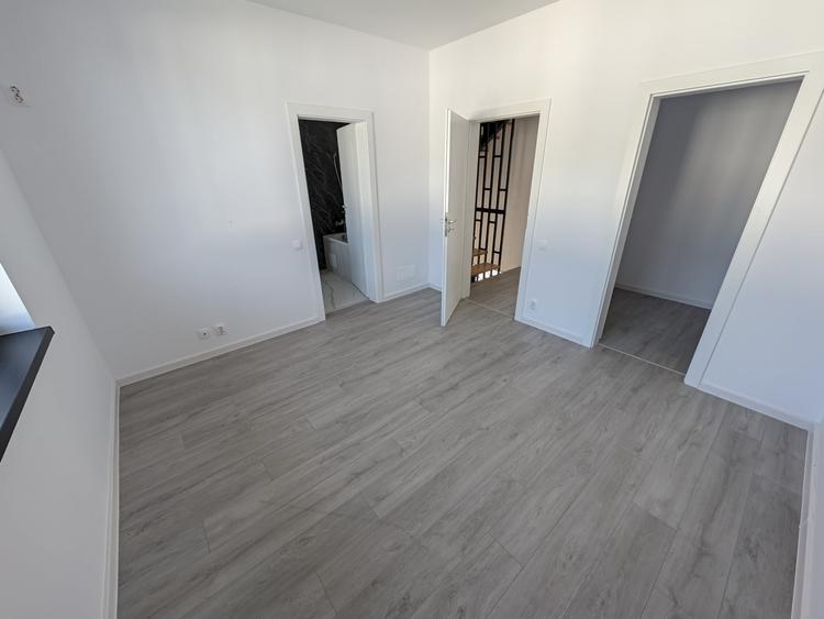 Casă cu 3 camere cu Canalizare în Otopeni