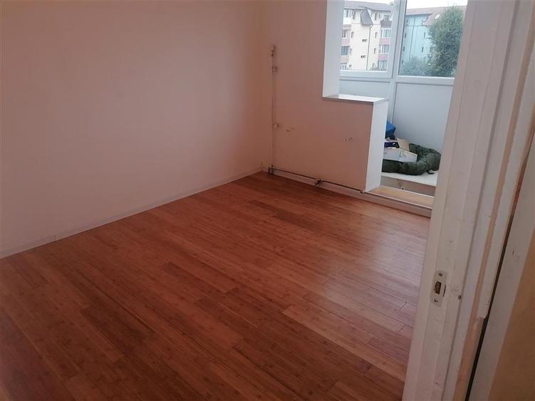 Apartament cu 2 camere semidecomandat în Dâmbovița