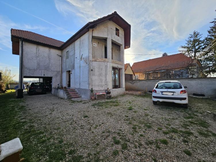 Casă cu 5 camere cu Teren 463 Mp în Hărău