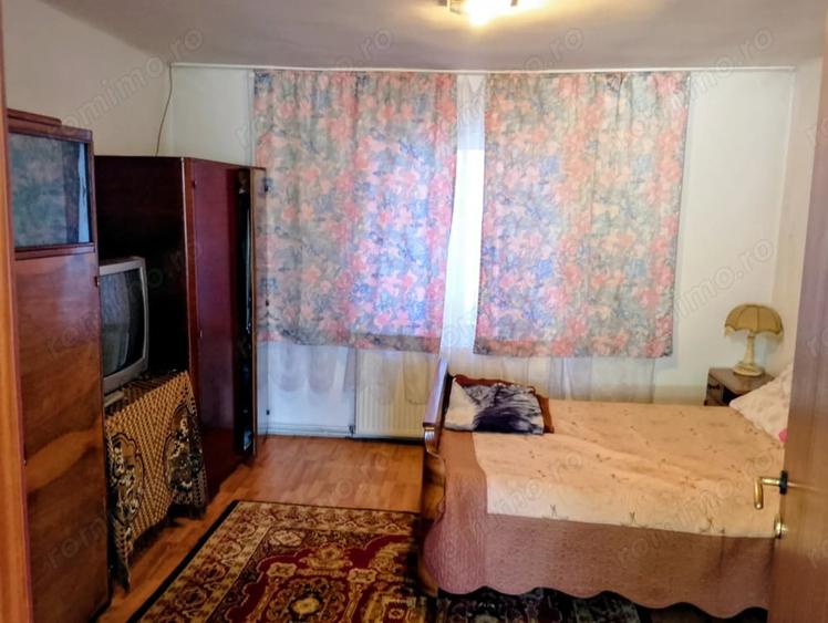 Casă cu 4 camere cu Teren 1800 Mp în Chizătău