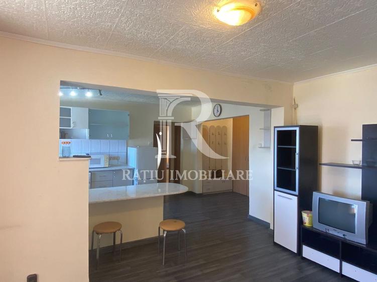Apartament cu 3 camere decomandat, mobilat în Nufărul