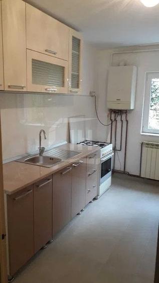 Apartament cu 3 camere decomandat, mobilat în Central