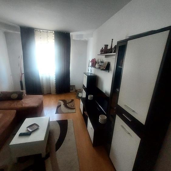 Apartament cu 4 camere decomandat în Păcurari