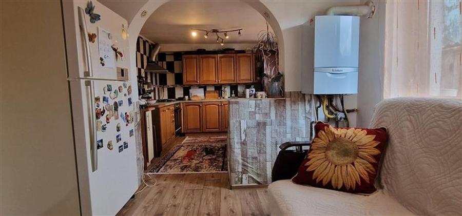 Casă individuală cu 6 camere cu Canalizare în Ultracentral