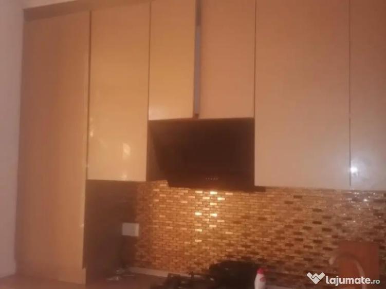 Apartament cu 3 camere decomandat în Mogoșoaia