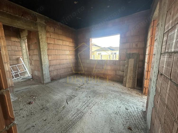 Casă cu 5 camere cu Teren 365 Mp în Central