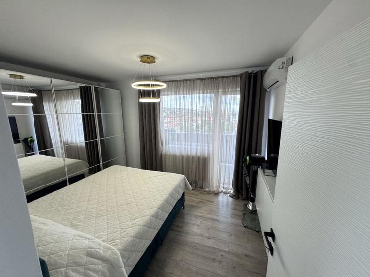 Apartament cu 3 camere semidecomandat în Central