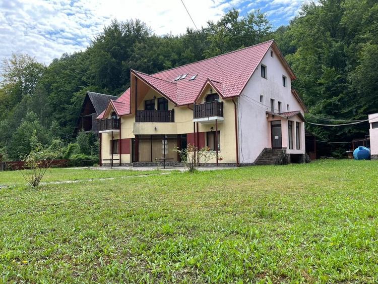 Hotel/Pensiune, de 400 mp, în Lepșa