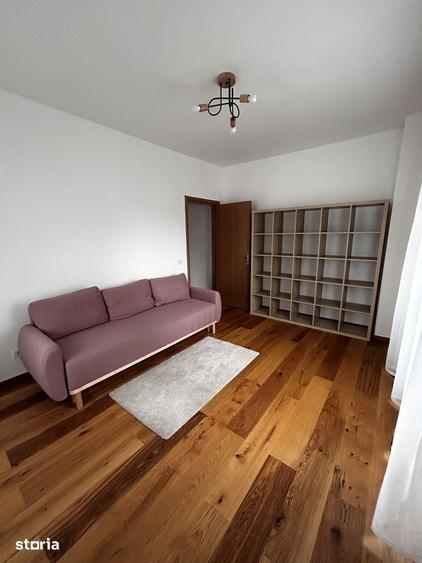 Apartament cu 3 camere în Apărătorii Patriei