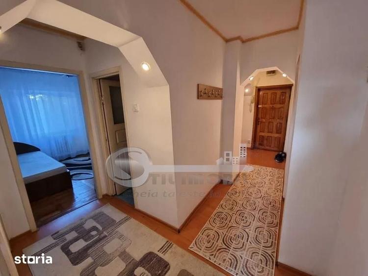 Apartament cu 3 camere decomandat în Podu Roș