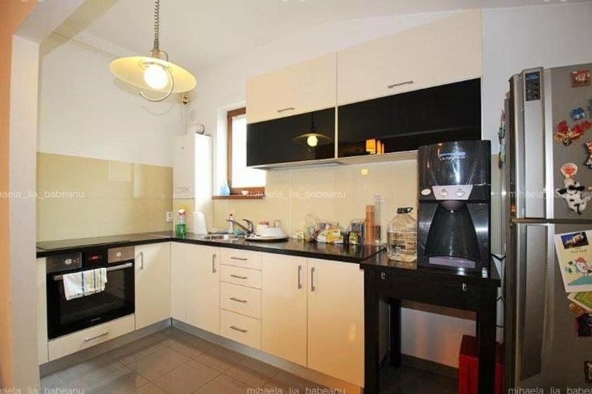 Apartament cu 2 camere semidecomandat, mobilat în 1 Mai
