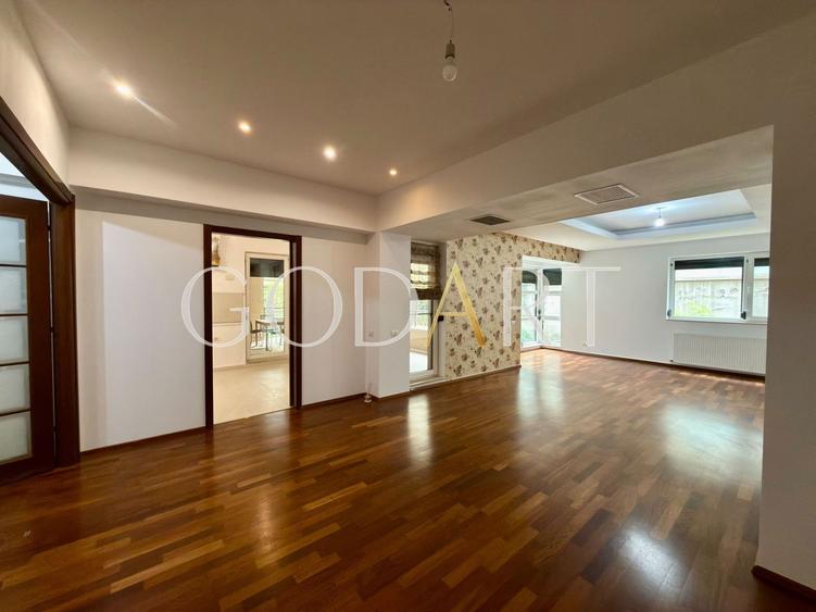 Apartament cu 3 camere decomandat în Herăstrău
