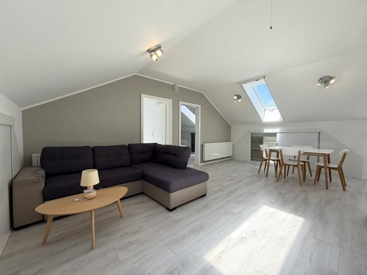 Apartament cu 3 camere decomandat, mobilat în Dumbrăvița