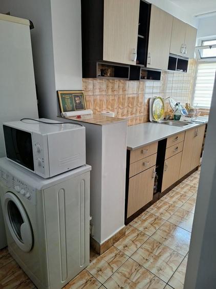 Apartament cu 2 camere semidecomandat în 9 Mai