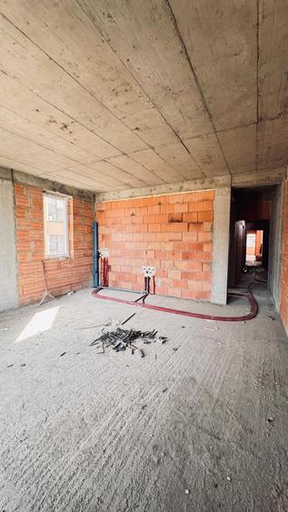 Apartament cu 53 camere în Giroc