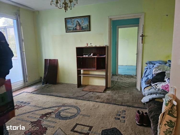 Apartament cu 2 camere semidecomandat în Podu Roș