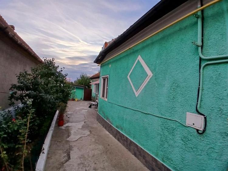 Casă individuală cu 4 camere cu Teren 363 Mp în Oncea