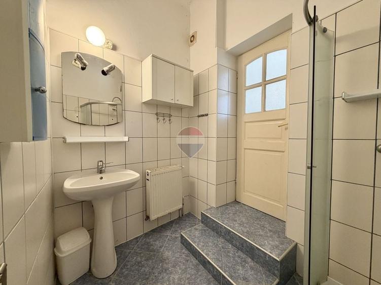 Duplex cu 3 camere cu Teren 182.5 Mp în Eroii Revoluției