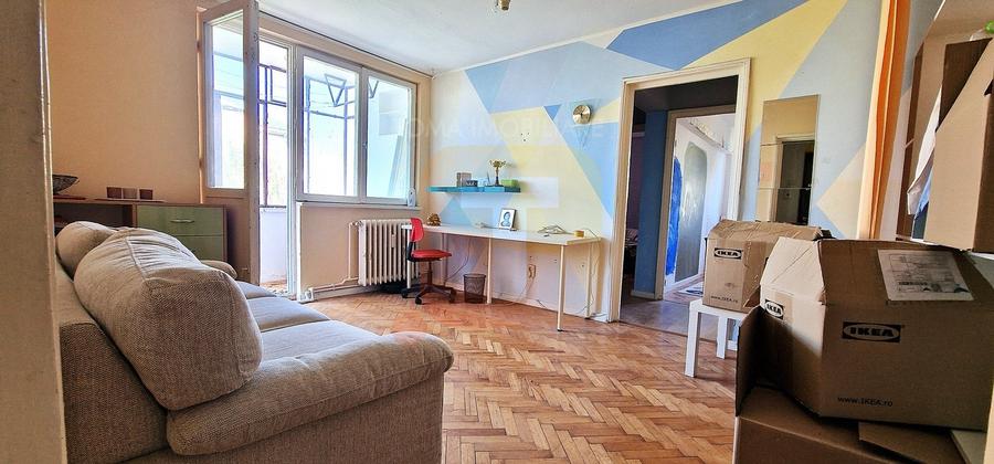 Apartament cu 3 camere semidecomandat în Dărmănești