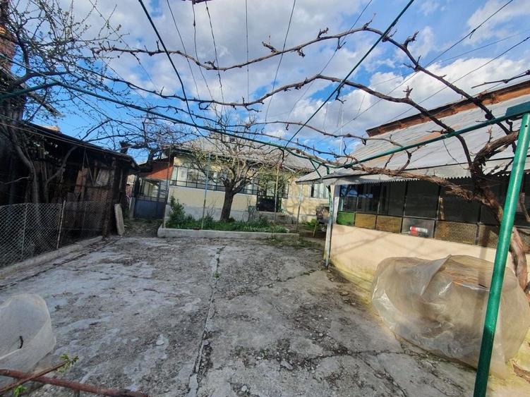 Casă cu 3 camere în Tătaru