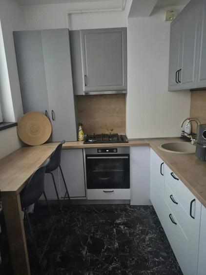 Apartament cu 2 camere semidecomandat, mobilat în UTA
