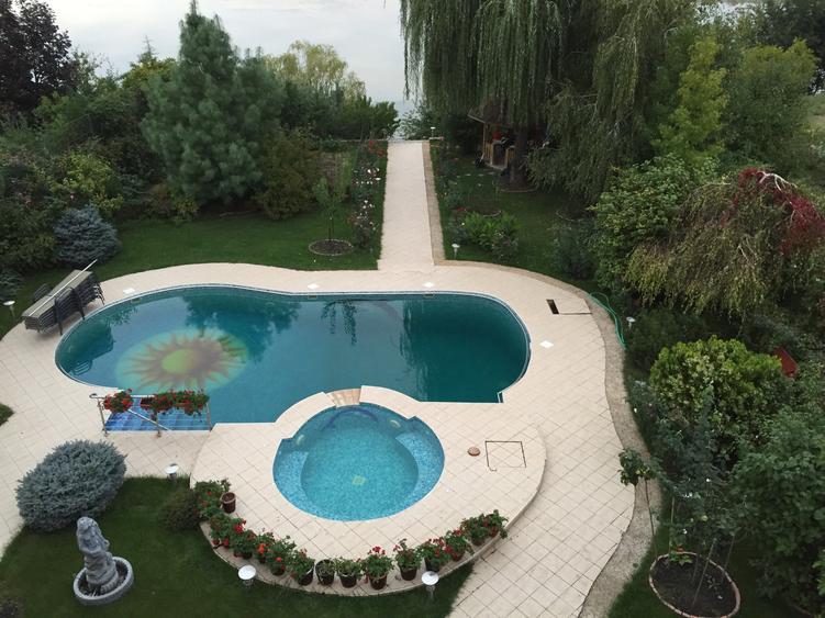 Casă individuală cu 17 camere cu Canalizare în Lacul Morii
