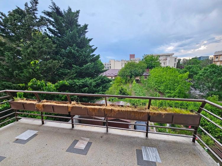 Apartament cu 3 camere decomandat, mobilat în Domenii