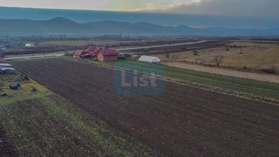 Teren agricol intravilan de 23600 mp, în Cășeiu