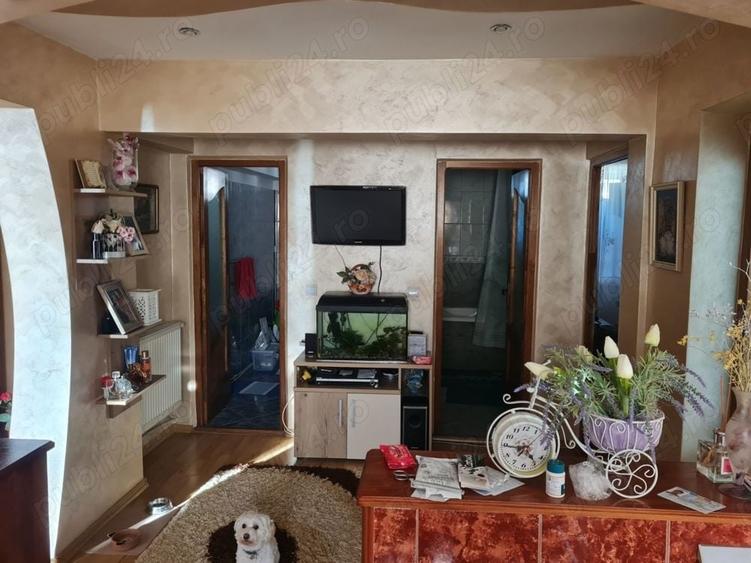 Apartament cu 3 camere decomandat în Mărăței