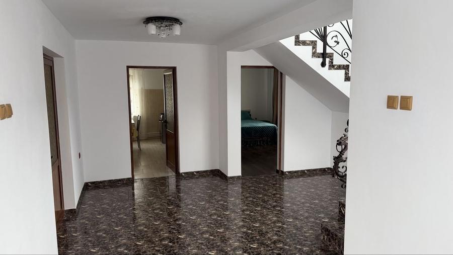 Casă cu 4 camere în Vădeni
