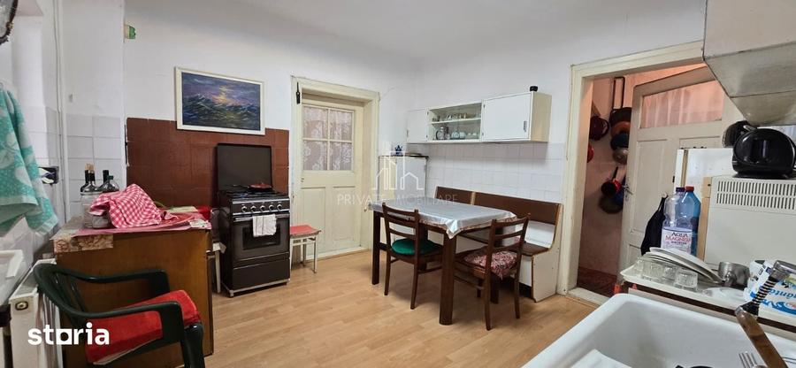 Casă cu 5 camere cu Teren 805 Mp în Vânători
