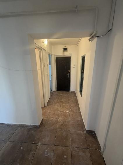 Apartament cu 3 camere decomandat în Calea București